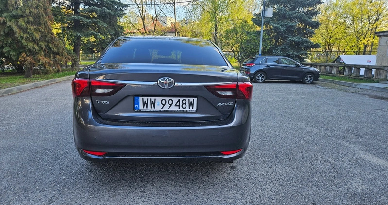 Toyota Avensis cena 69000 przebieg: 135000, rok produkcji 2016 z Warszawa małe 154